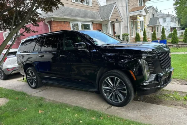 Cadillac ESCLADE SUV 6 passengers Captain chair